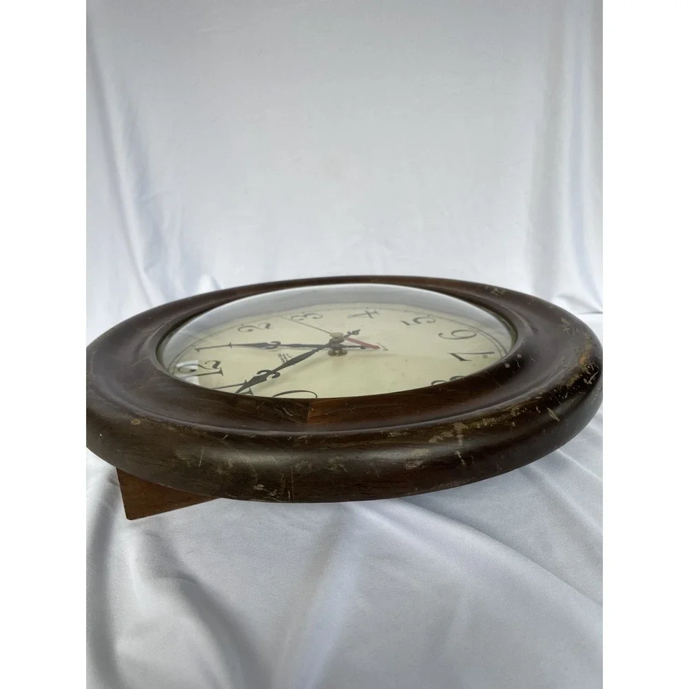 New England Clock Company wall round NOT WORKING